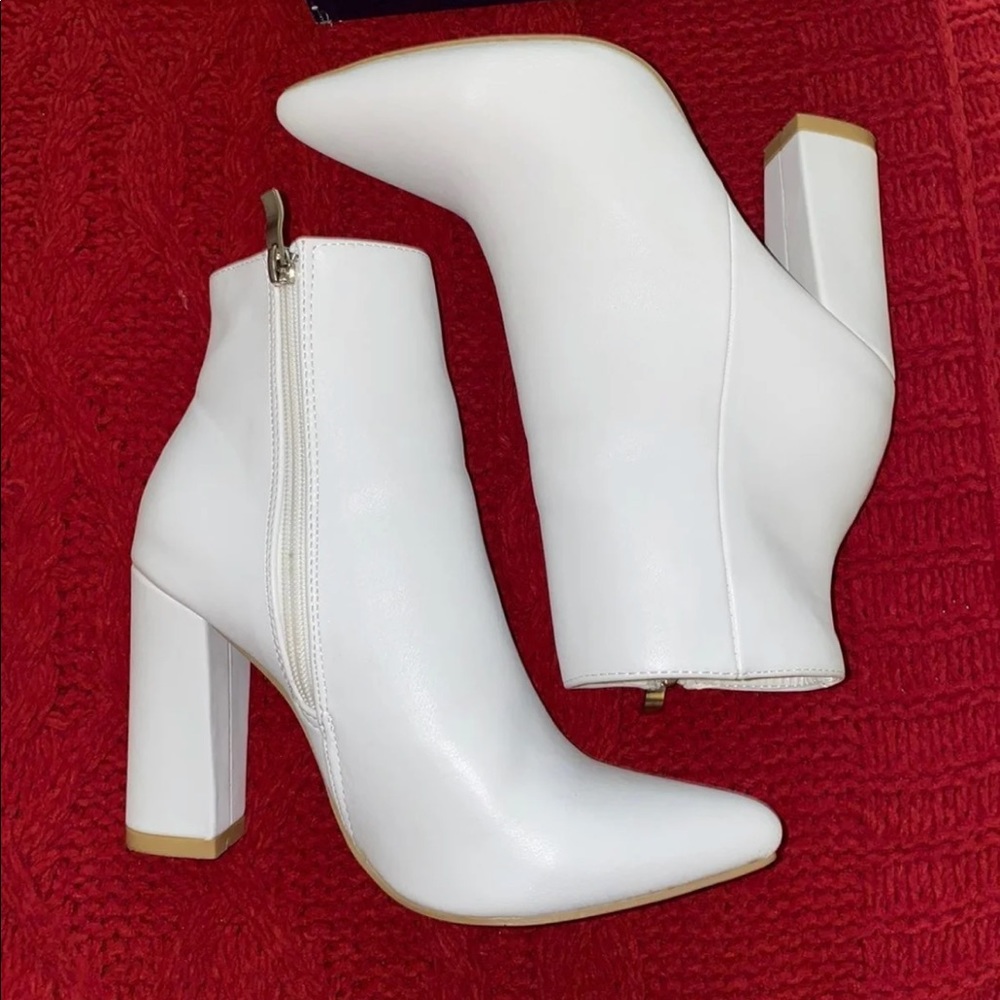 🚫 SOLD White Booties
